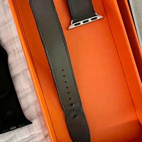 Authentic HERMÈS Apple Watch Etoupe Double Tour Band - Picture 5 of 5